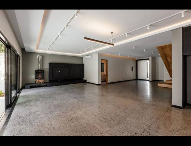 4 BEDROOM HOUSE FOR SALE IN WATERKLOOF RIDGE